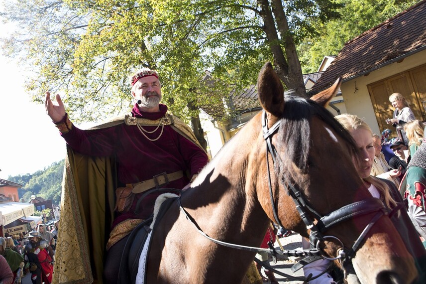 Císař Karel IV. - Karlštejnské vinobraní Císař Karel IV. - Karlštejnské vinobraní